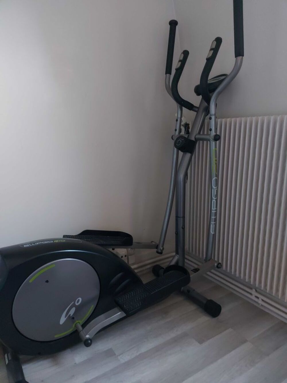 rameurs est v&eacute;lo d'appartement Sports
