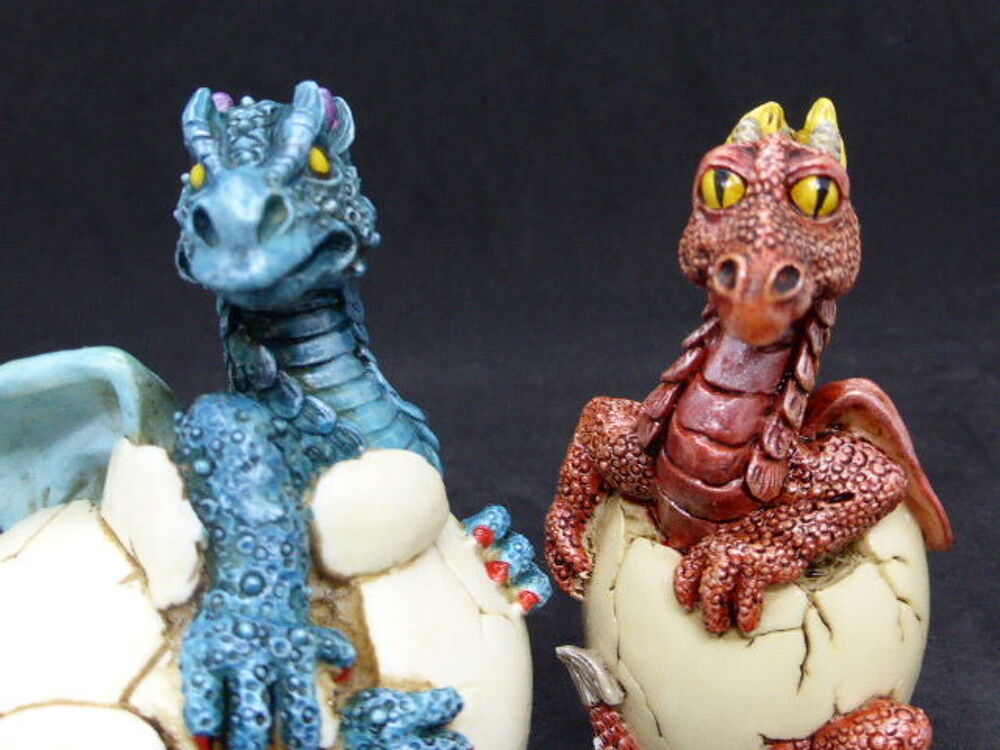 Lot 2 dragons en r&eacute;sine dans oeuf Décoration