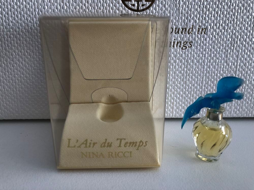 Miniature de parfum L?air du temps colombes bleues 