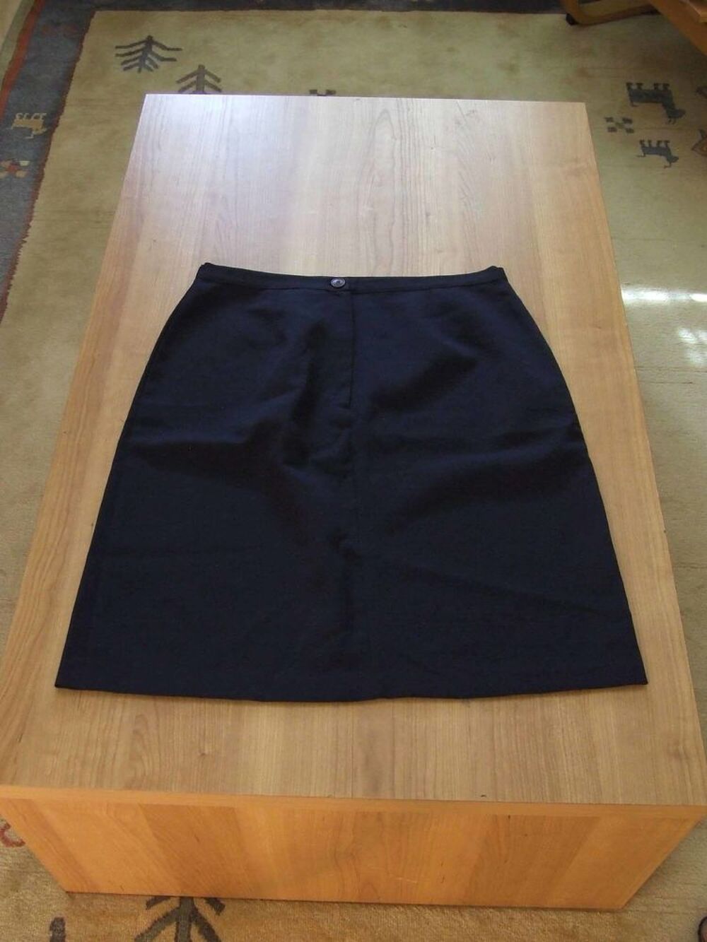 Jupe courte. Bleue marine. T. 44. TBE Vêtements