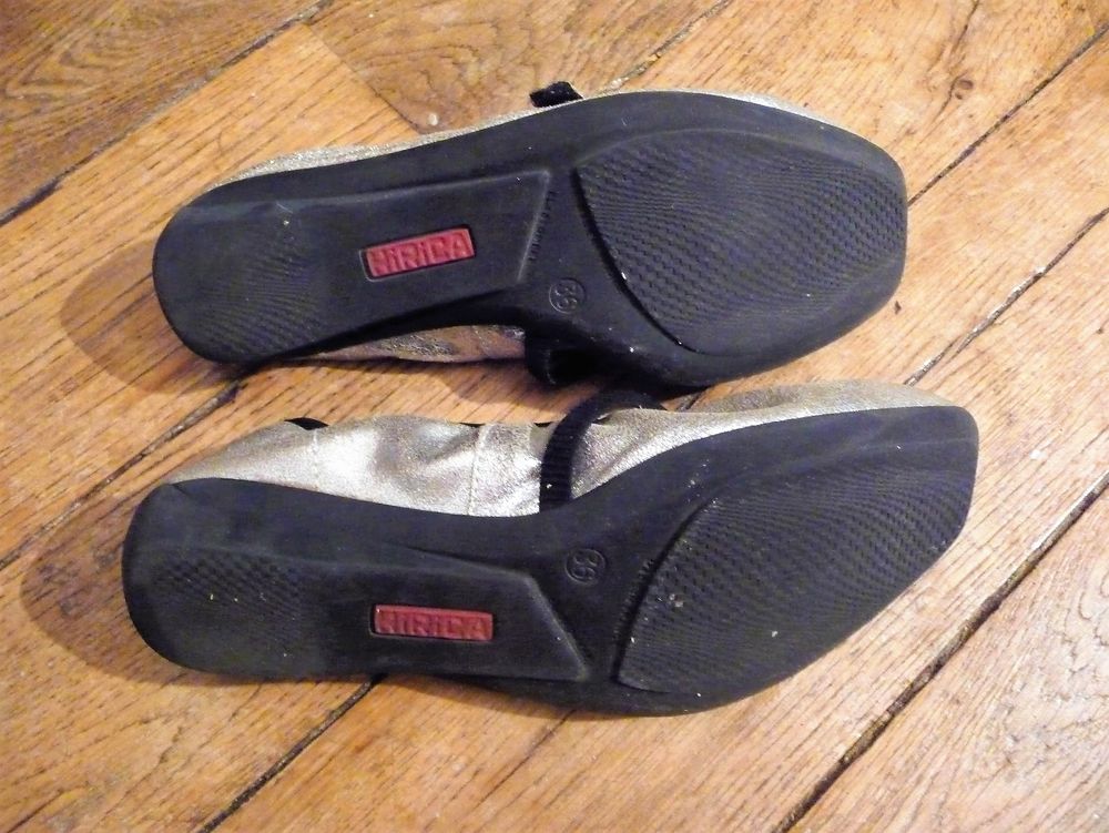 Ballerines en Cuir Argent&eacute; et Noir- Pointure 36- Hirica Chaussures