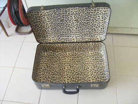 Valise vintage carton grise et décor léopard 35 Wolxheim (67)