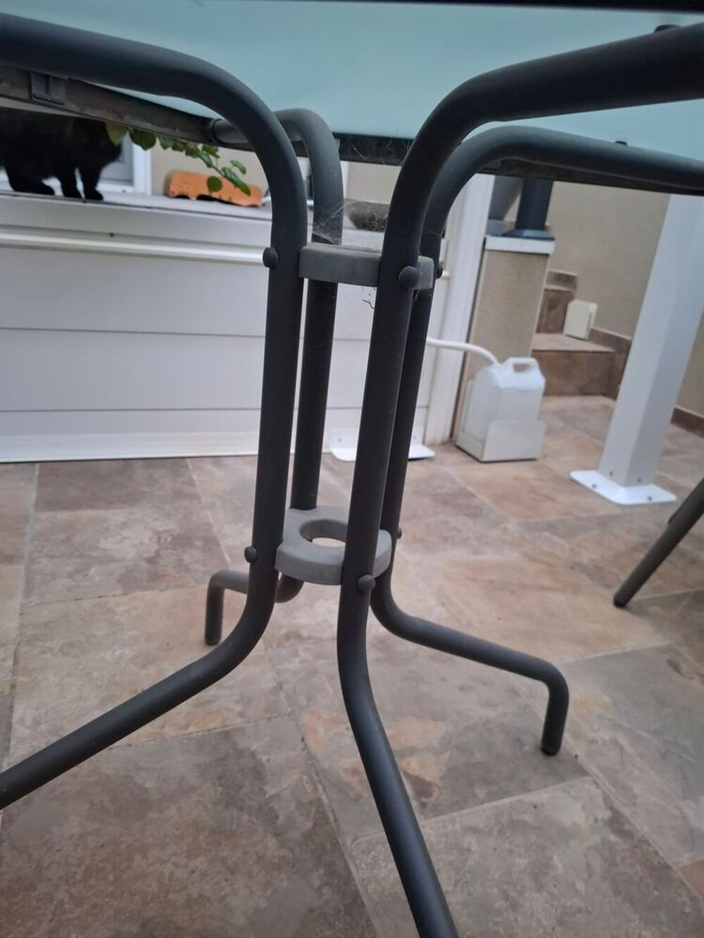 Table 80&times;80 avec 2 chaises TBE Jardin