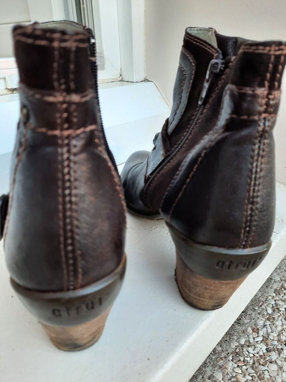 bottines cuir marron fonc&eacute;. Chaussures