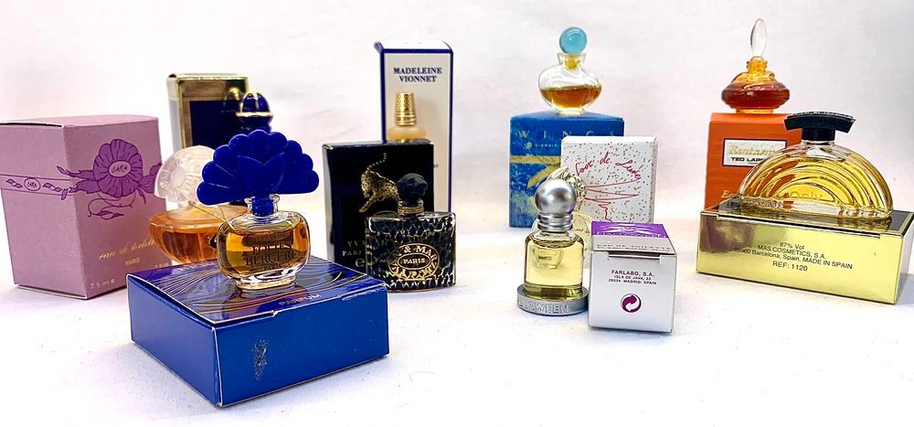Lot 10 miniatures de parfum 