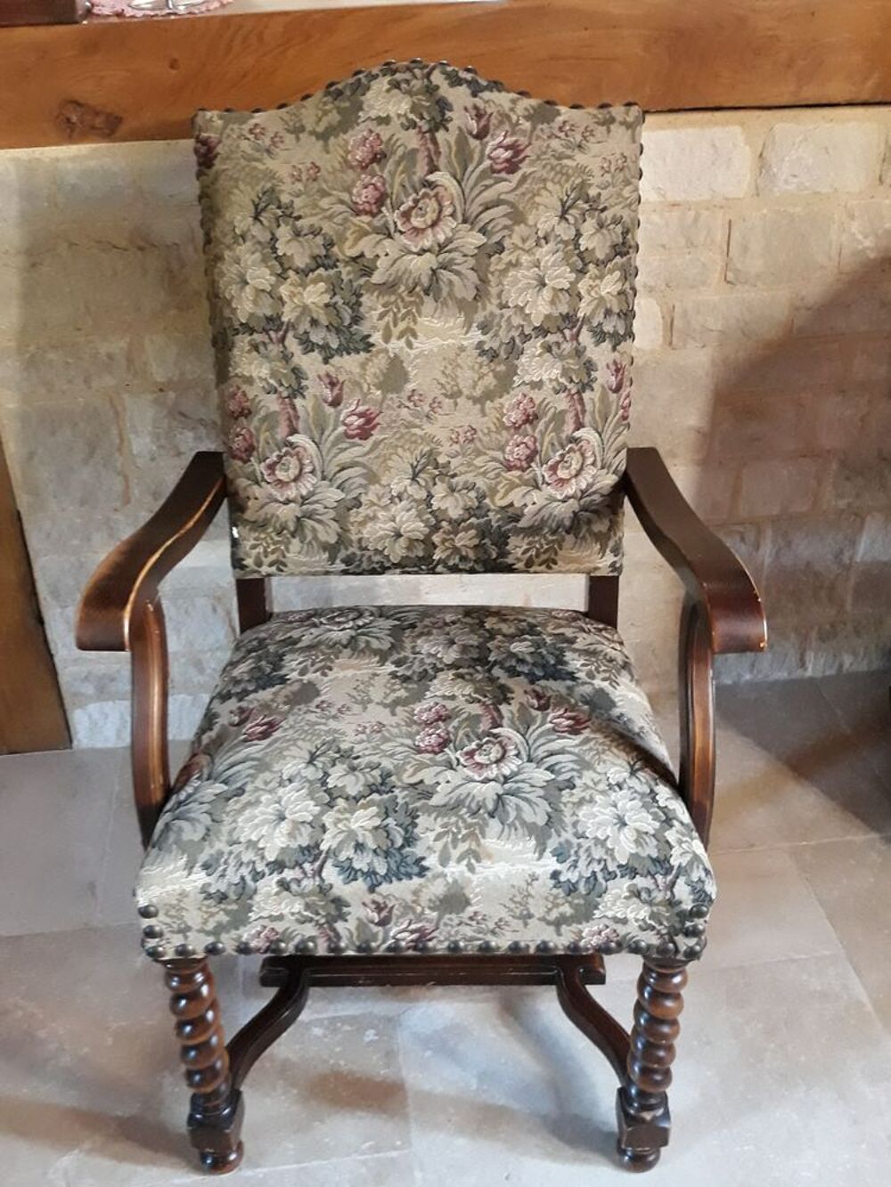 Meuble t&eacute;l&eacute; et fauteuils Meubles