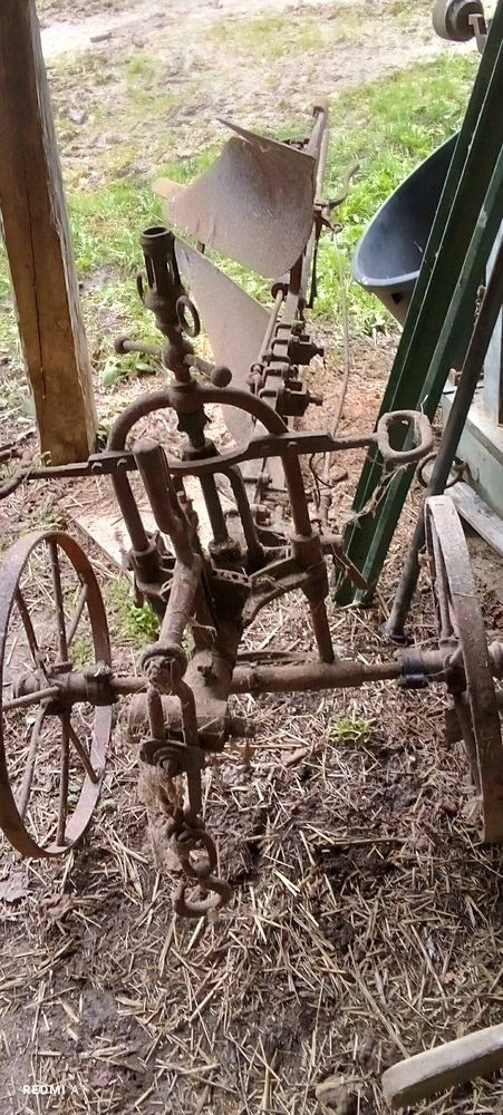 materiel ancien fonctionnel mais pouvant servir de deco. Jardin