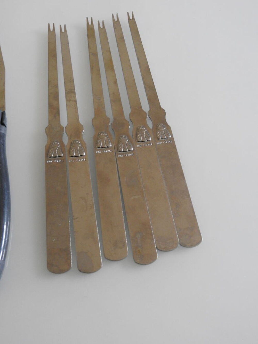 12 Couteaux + fourchettes &agrave; crustac&eacute;s + couteau &agrave; pain Cuisine