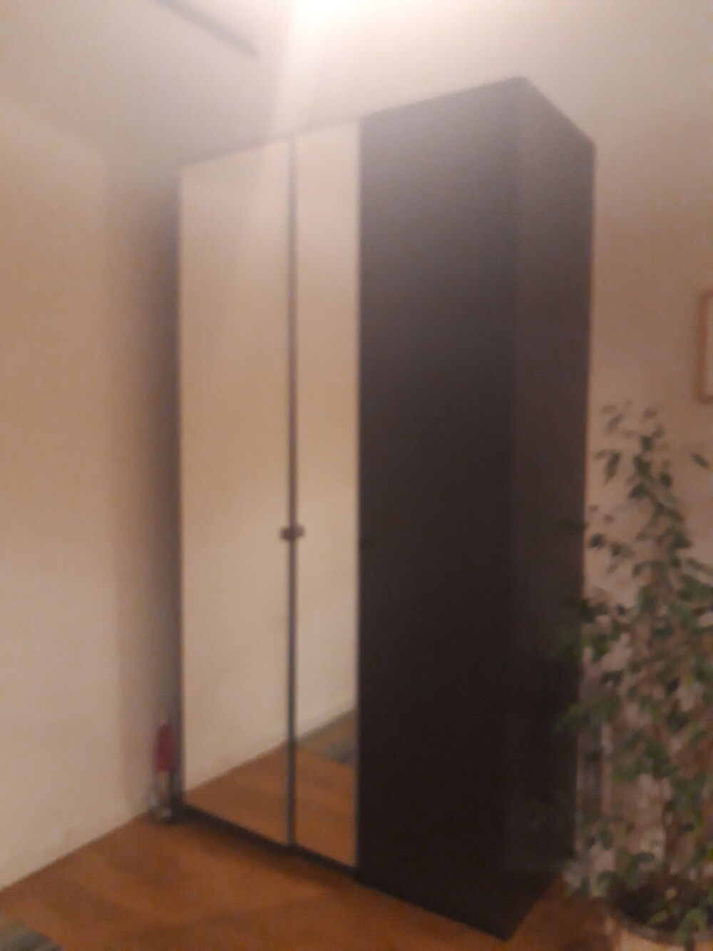 Armoire penderie IKEA 3 portes avec miroir, &eacute;tat neuf Meubles