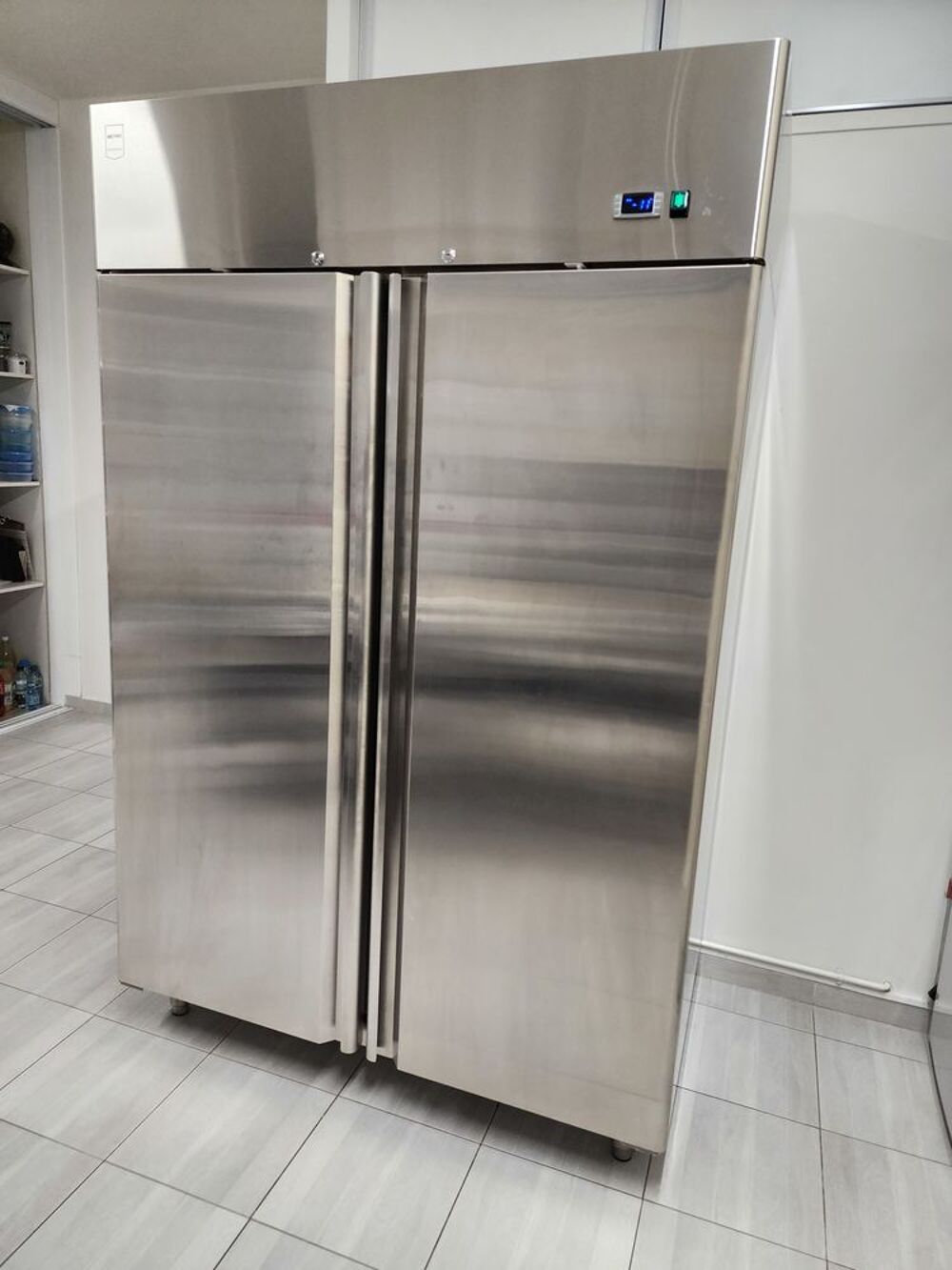 Cong&eacute;lateur Armoire Professionnel METRO 1400 L Electroménager