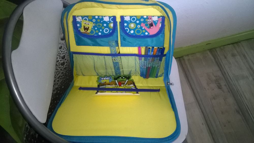 Sac &agrave; dos enfant Bob l'&eacute;ponge
Excellent etat
Bob l Eponge Jeux / jouets