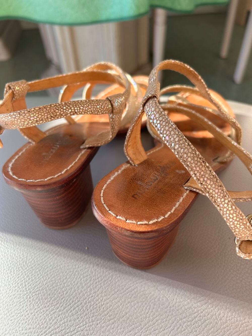Chaussures d ete avec des lani&egrave;res couleur marron clair Chaussures
