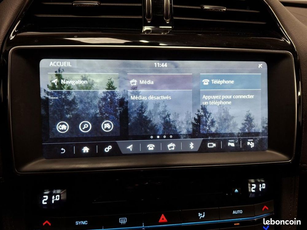F-PACE F-Pace 2.0 - 250 ch AWD BVA8 Portfolio 2018 occasion 35200 Rennes