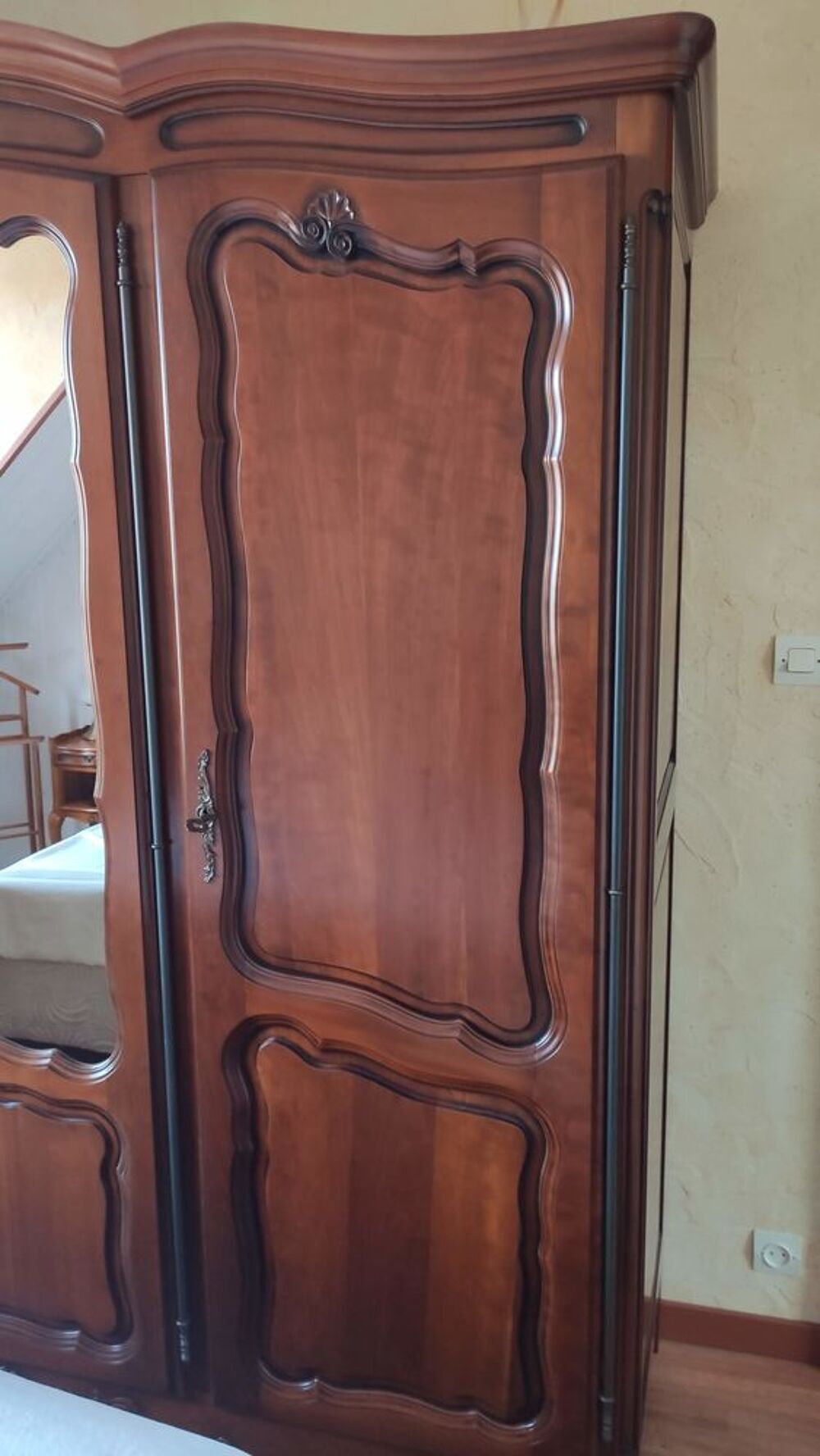 chambre &agrave; coucher en merisier Meubles