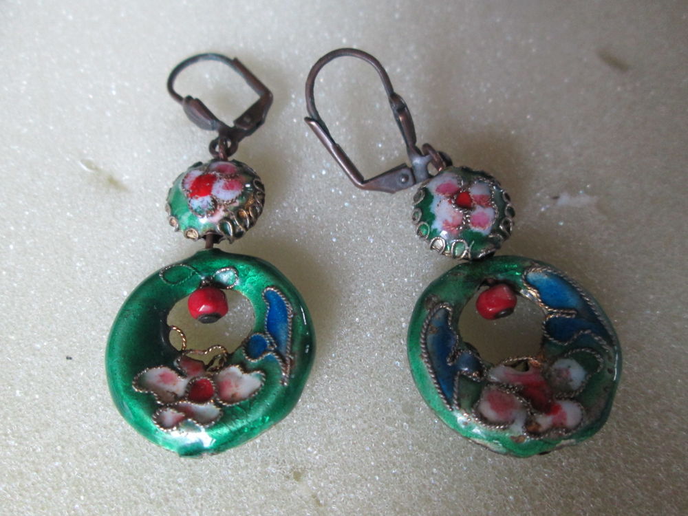 Boucles d'oreilles en m&eacute;tal fleurs style japonais Bijoux et montres