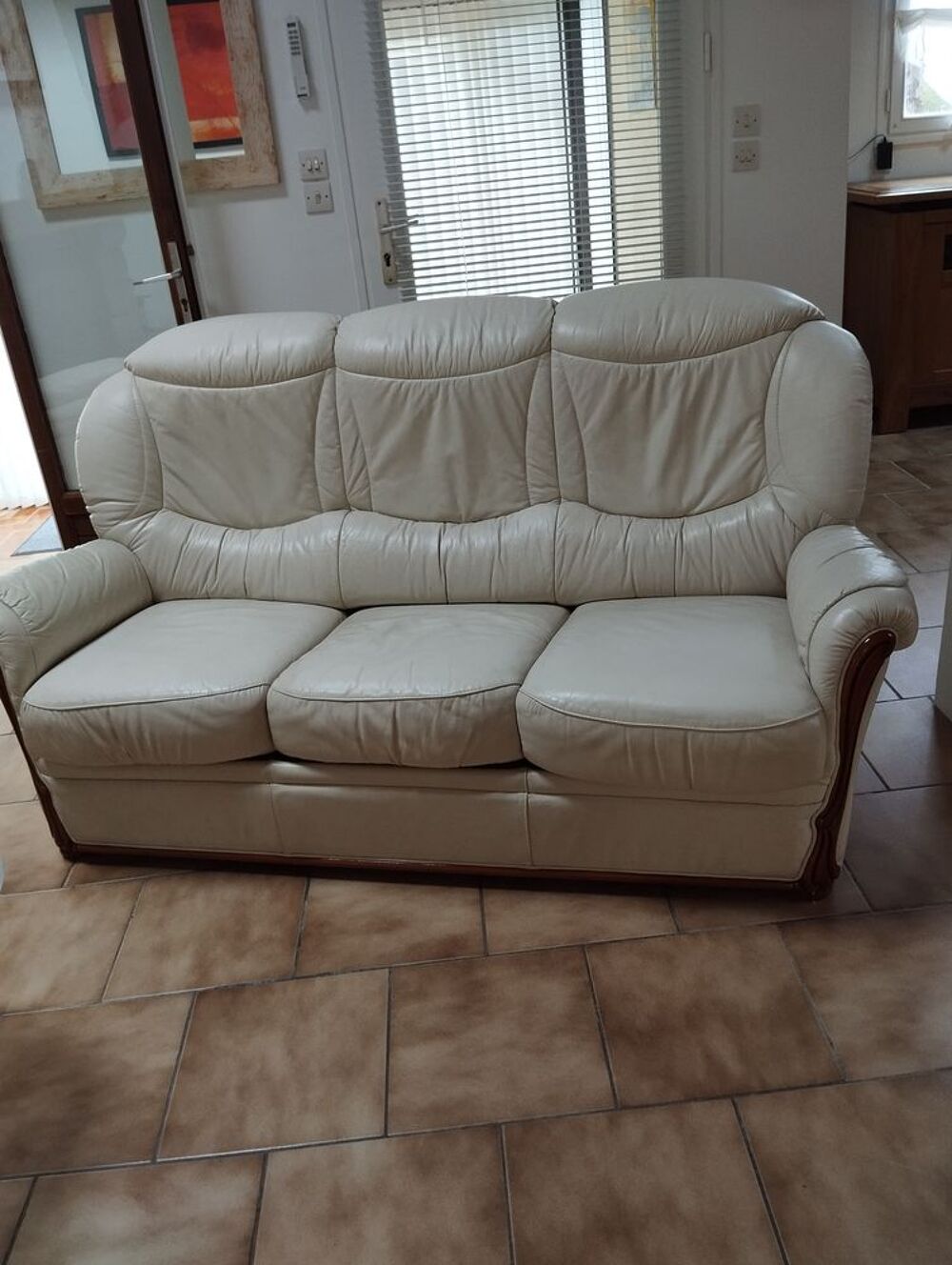 Salon convertible. +. 2. Fauteuils 
Meubles