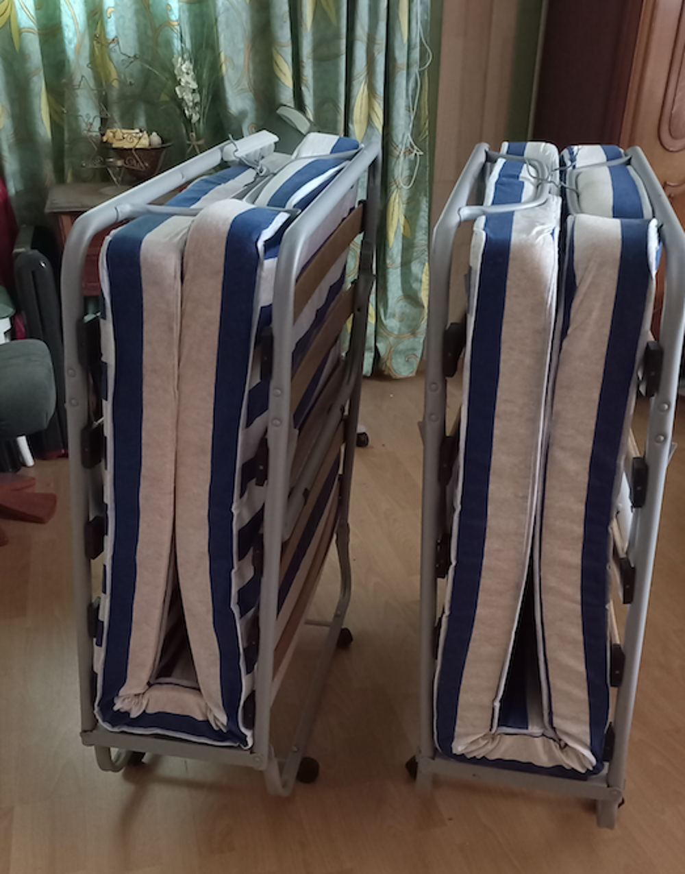 2 lits d'appoint pliables Meubles