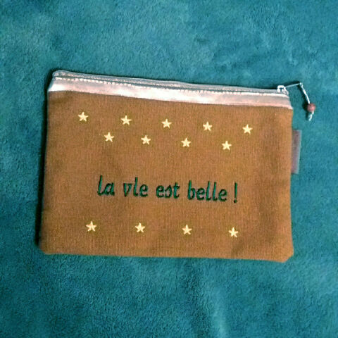 Pochette brod�e et doubl�e, Neuf 1.5 N�mes (30)