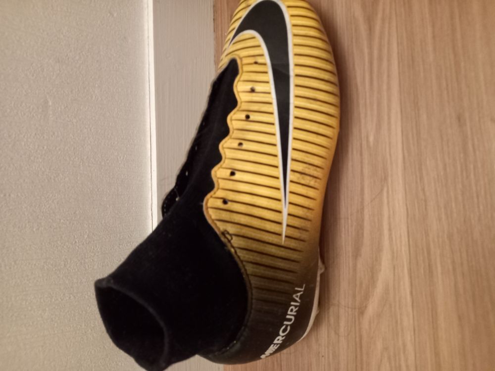 crampon football Sports