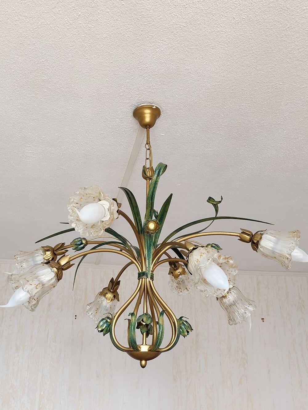 Lustre luminaire Laurie Lumi&egrave;re vert et dor&eacute; floral Décoration