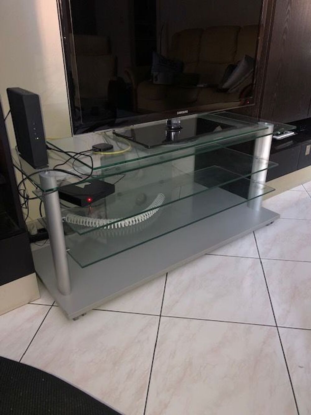 DON de TABLE T&Eacute;L&Eacute; - HI-FI en verre et base bois T BON &Eacute;TAT
Meubles