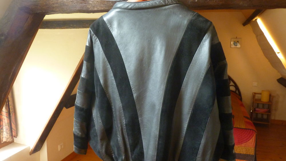 PLUSIEURS BLOUSONS Vêtements
