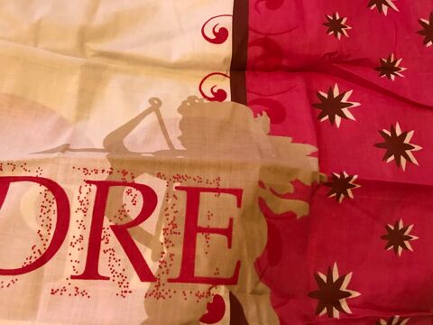 H. COUETTE + TAIES  Coeur � prendre  220X240 cm  microfibre 24 Saint-Genis-Laval (69)