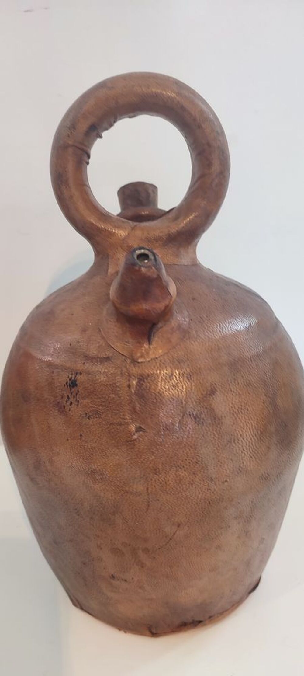 Gargoulette , grosse cruche en terre cuite recouverte de cui 