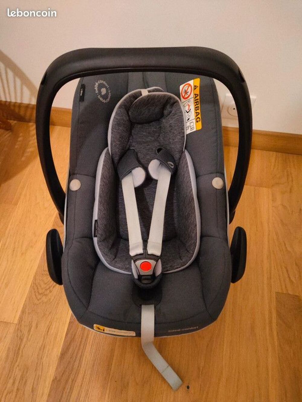 Si&egrave;ge auto Pebble Pro i-Size Essential Graphite de Maxi-Cosi Puriculture