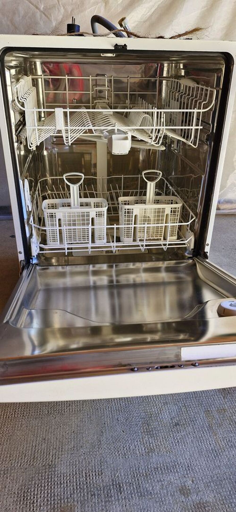 5 meubles bas de cuisine en bois avec lave vaisselle
Meubles
