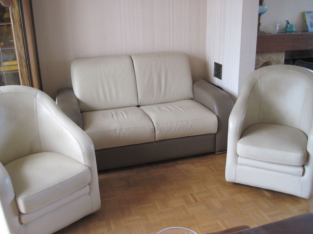 canap&eacute; plus deux fauteuils Meubles