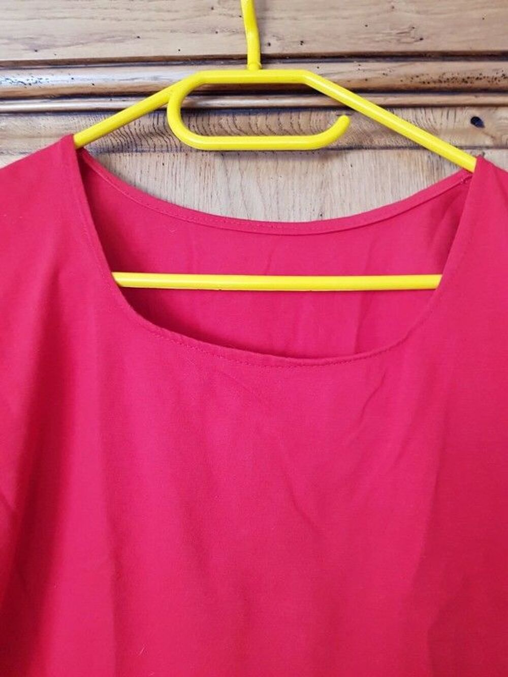 T shirt rouge sans manches neuf mesure aisselles a aisselles Vtements