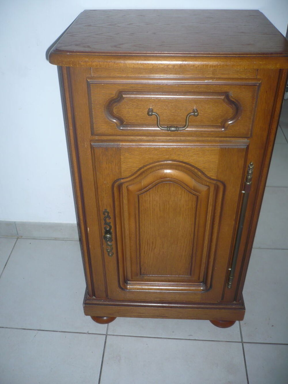 PETIT MEUBLE BAS EN BOIS Meubles