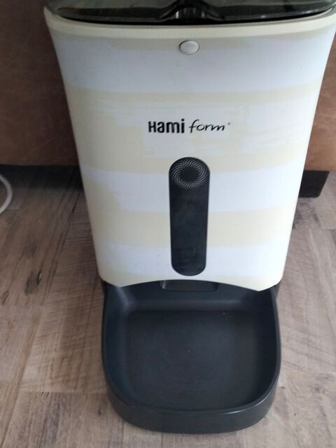 Distributeur de croquettes &agrave; programmation digitale. 40 13760 Saint-cannat