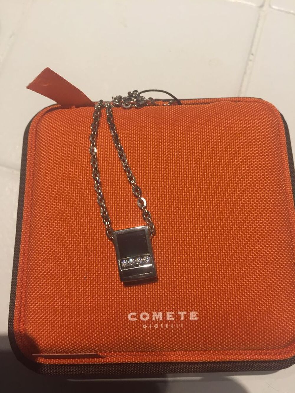 collier marque com&egrave;te UGL 290 Bijoux et montres