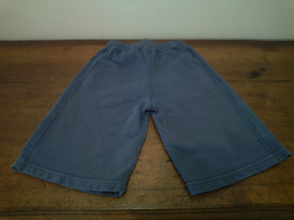Short de sport bleu OKA&Iuml;DI 7 ans - TBE Vêtements enfants