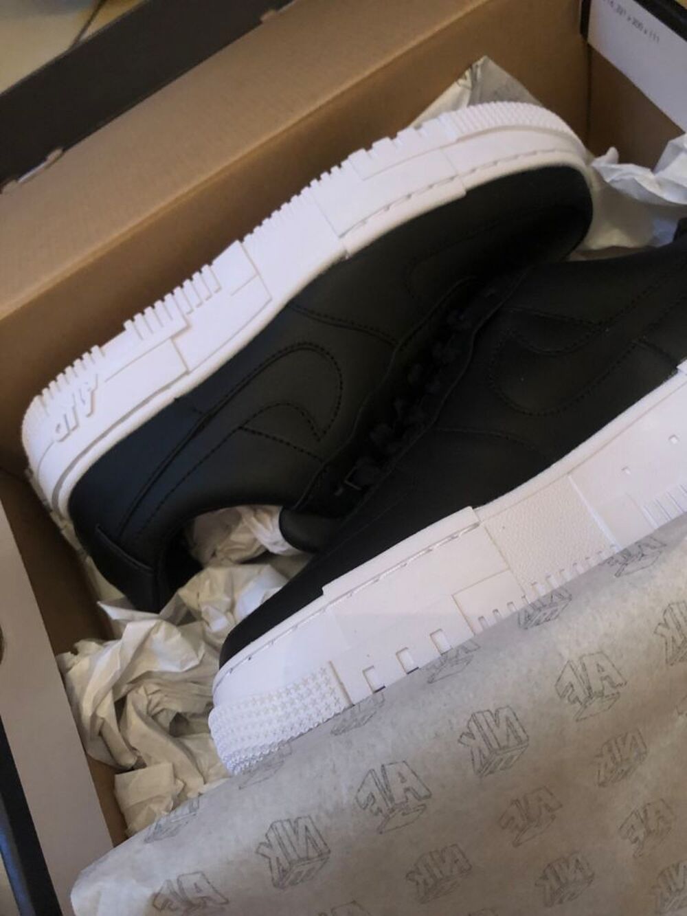 Nike air force one pixel noir Chaussures