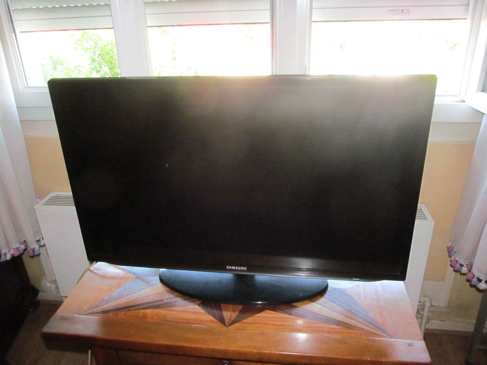 TV SAMSUNG 82cm Full HD (Non connect&eacute;e) Photos/Video/TV