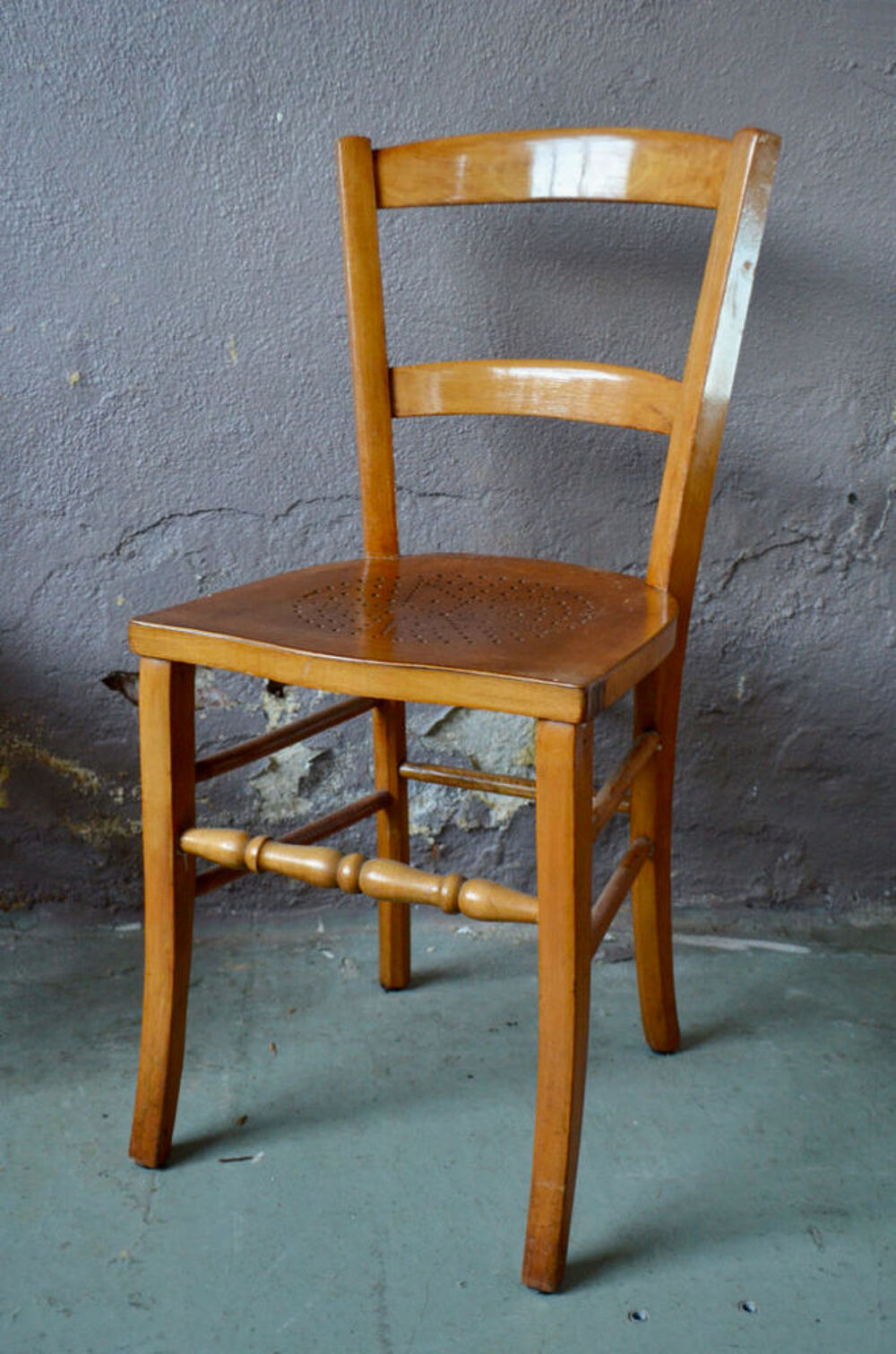 S&eacute;rie de 4 chaises bistrot vintage en bois style boh&egrave;me lot Meubles