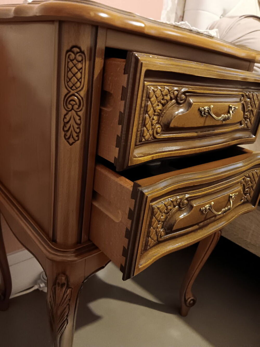Paire de tables de Chevets style Louis XV Meubles