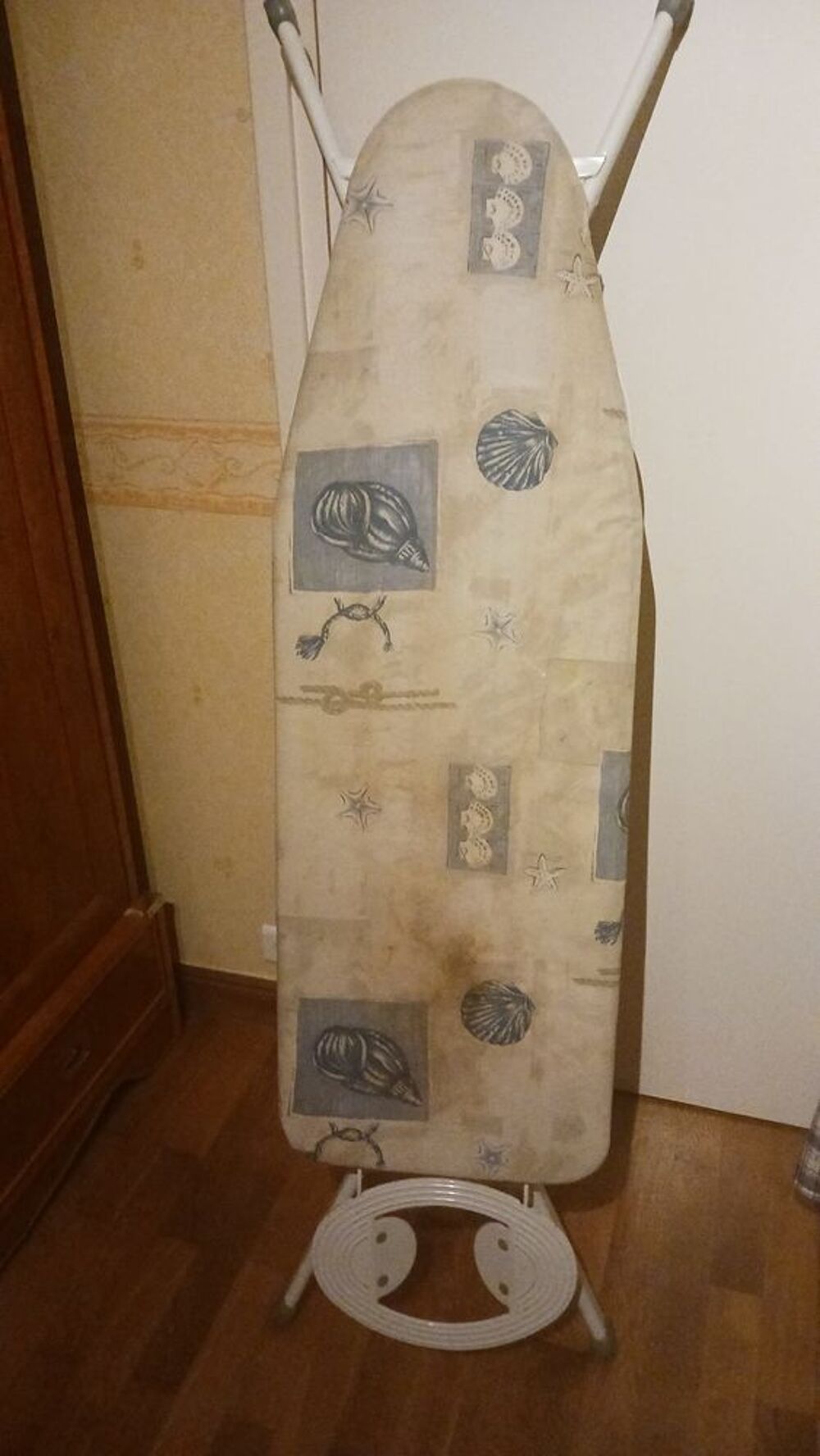 Table &agrave; repasser r&eacute;glable &agrave; 10€ Electroménager