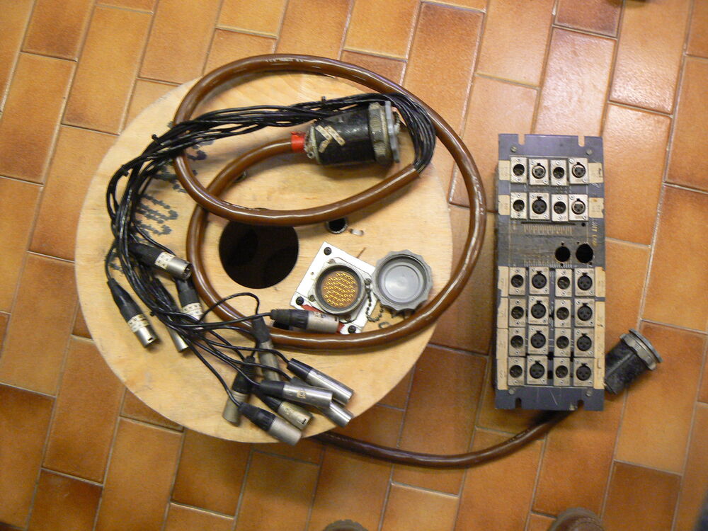 2 Multi cables 12 pairs 
Instruments de musique