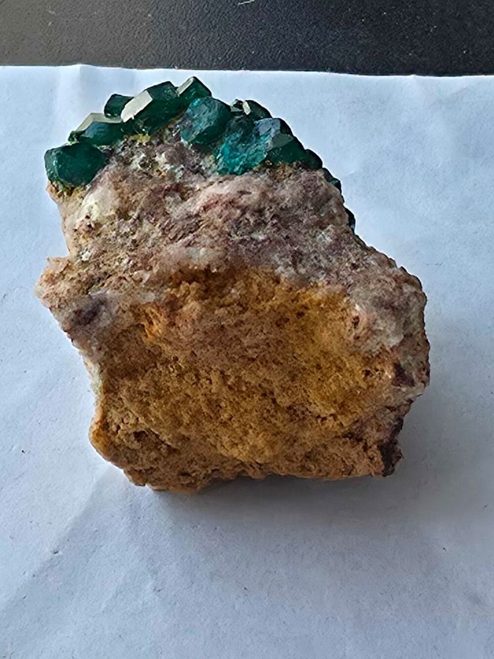 Dioptase sur Gangue du Katanga RDC-Sp&eacute;cimen de Collection 39g 