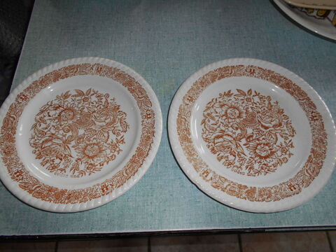 prix baiss,7  deux assiettes dessert  CODEC UNA. 7 Grospierres (07)