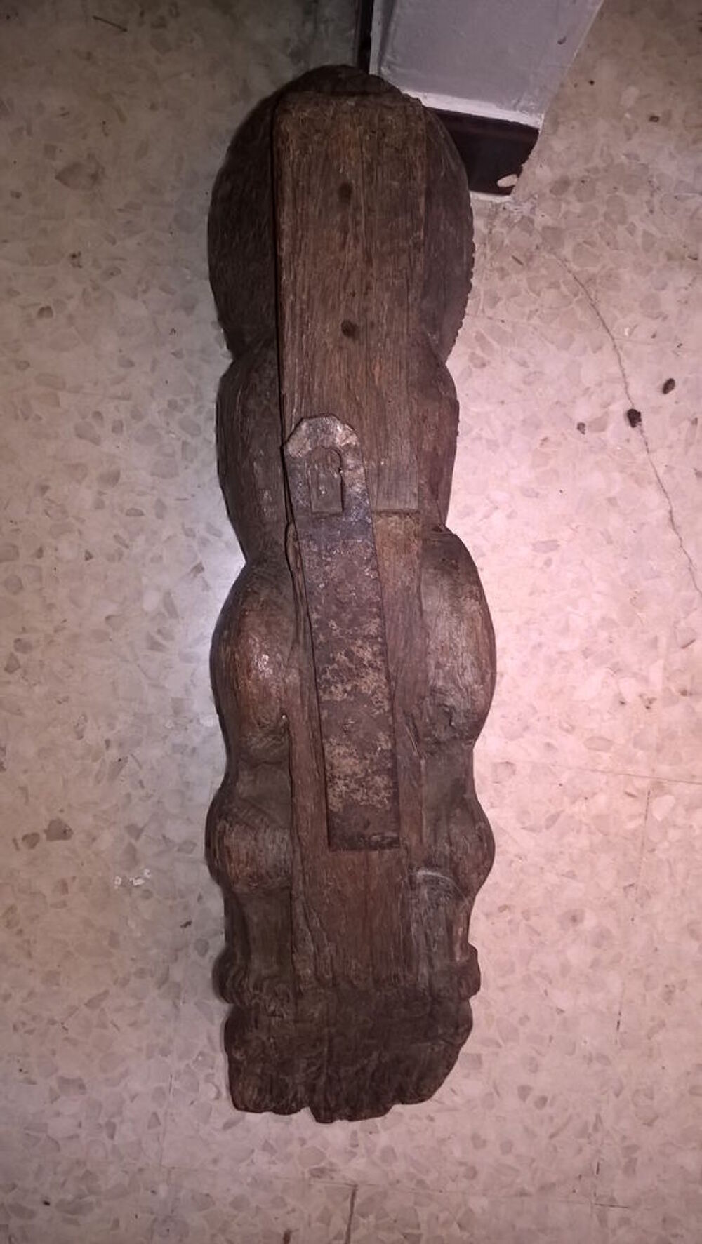 Chien de F&ocirc; ancien en bois 