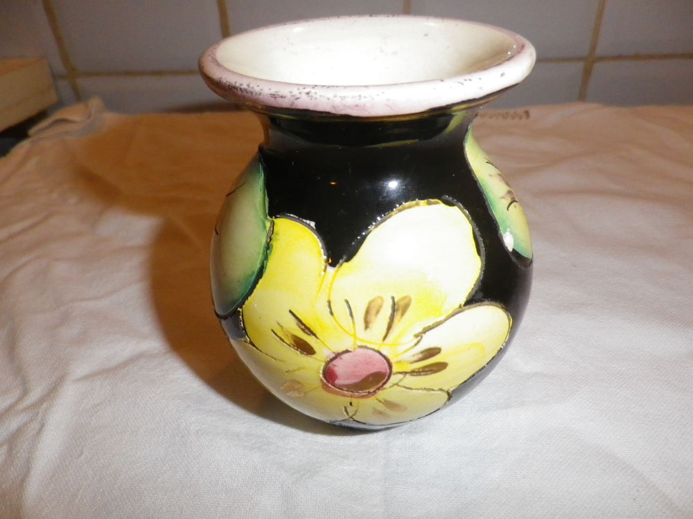 Petit vase &agrave; d&eacute;cor de fleurs Décoration