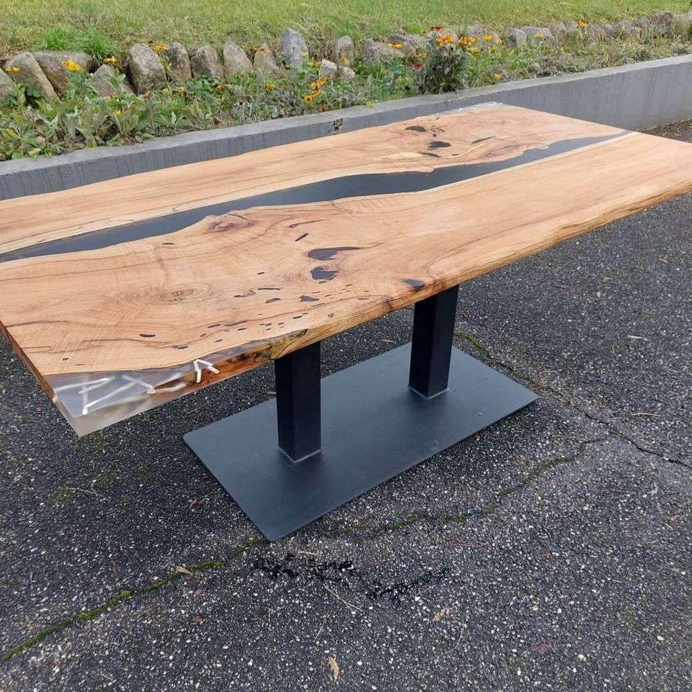 Table neuve sur mesure en bois noble et r&eacute;sine &eacute;poxy Meubles
