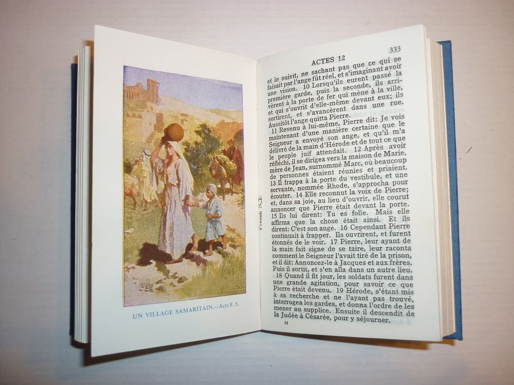 "LE NOUVEAU TESTAMENT" de Louis SEGOND Format poche couleurs Livres et BD