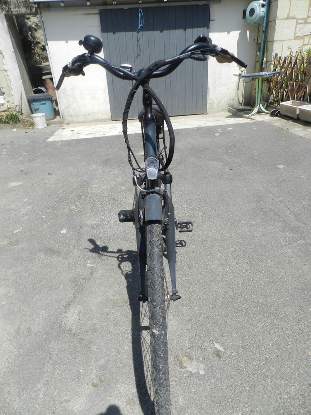Tr&egrave;s beau v&eacute;lo &eacute;lectrique Sports