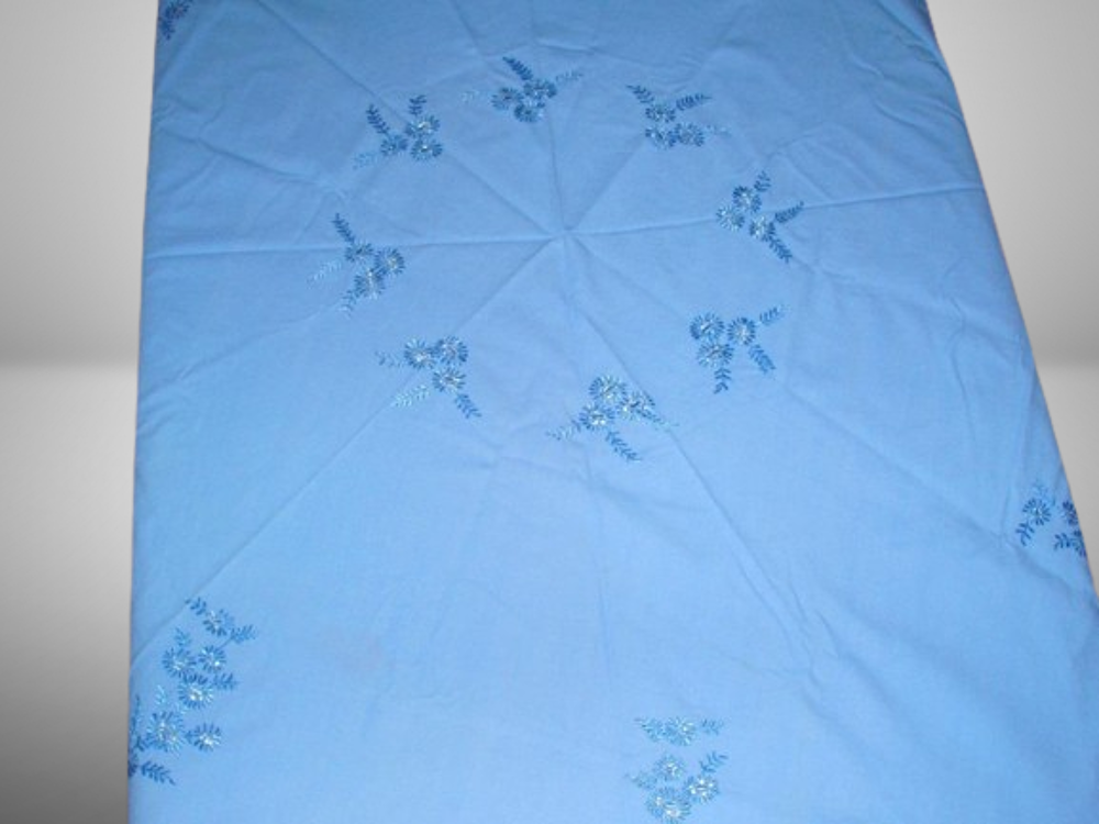 Nappe neuve ronde faite &amp; brod&eacute;e main Coton d'Egypte festonn D�coration